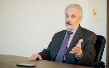 Поздравление коллектива «Восточной трибуны» по случаю 80-летия профессора Л.Р. Сюкияйнена